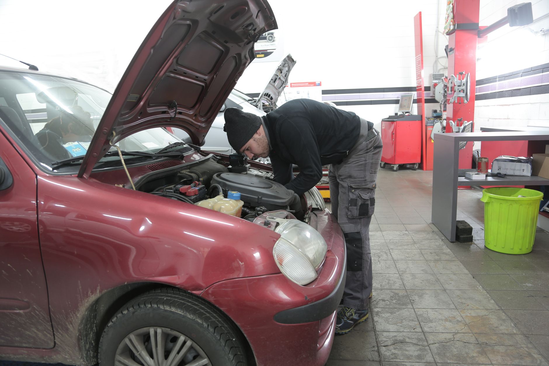Réparation voiture équipe à Saint-Nazaire